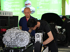 ���ތW(xu��)У_��܇��Ϳ�̌W(xu��)�F(xi��n)��(ch��ng)