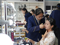 ���ތW(xu��)У_��܇���b�̌W(xu��)�F(xi��n)��(ch��ng)