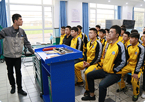 �����W����